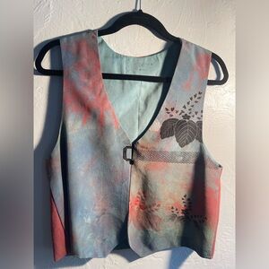 Colorful Sleeveless Vest with Leaf Pattern